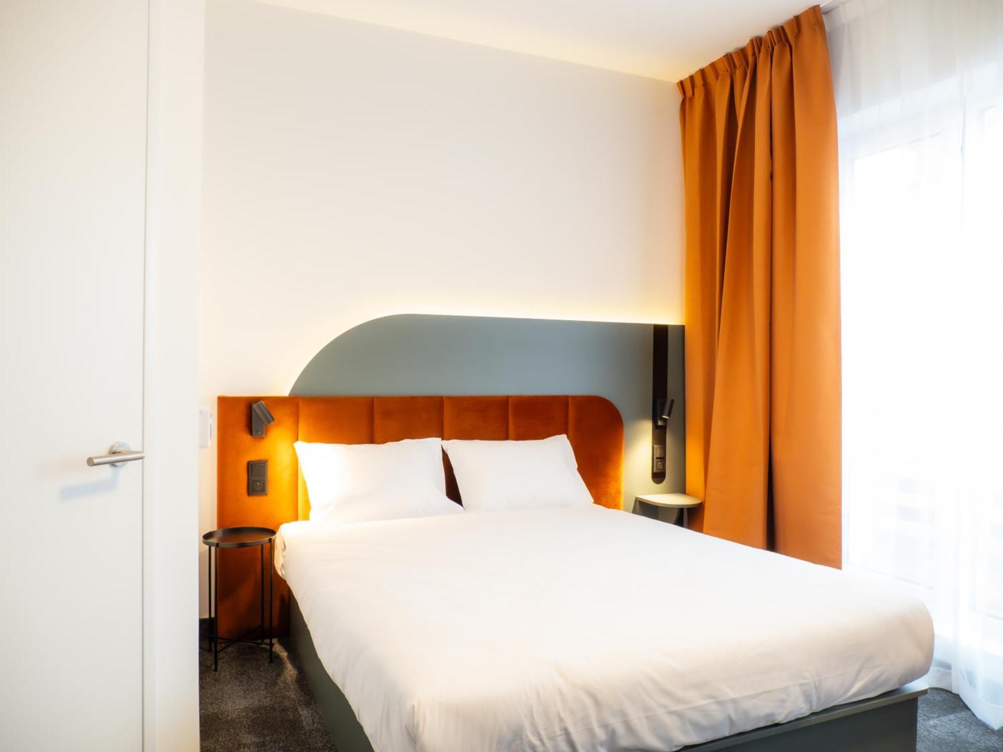 B&B Hotel Leszno Esterno foto