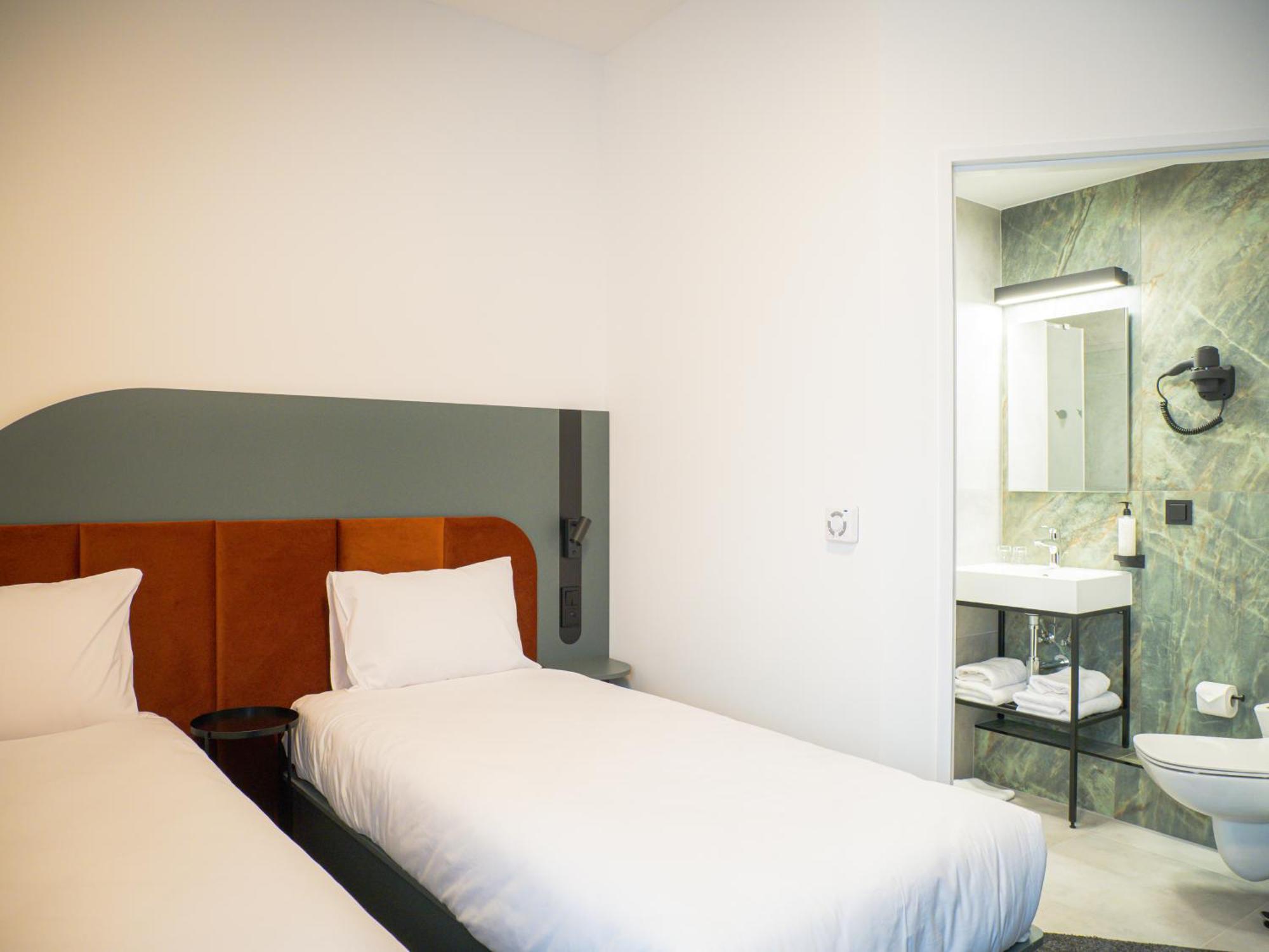 B&B Hotel Leszno Esterno foto
